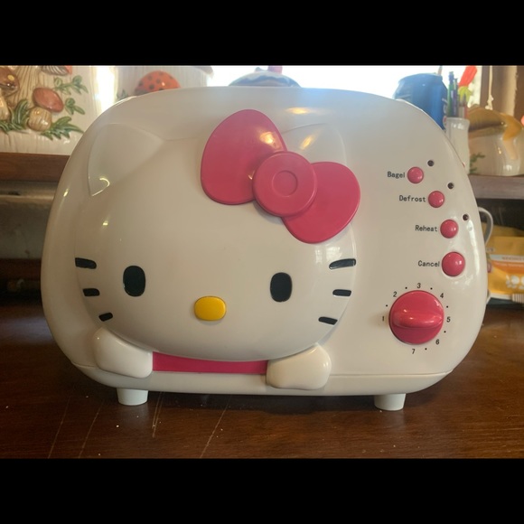 Hello Kitty Cool Touch Toaster - Picture 1 of 4